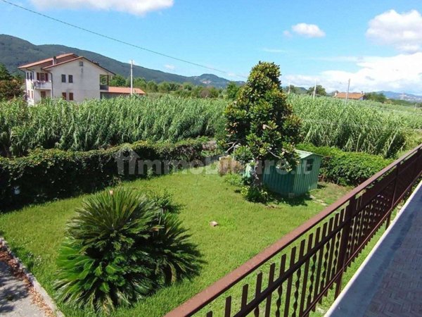 appartamento in vendita a Sarzana in zona Marinella di Sarzana