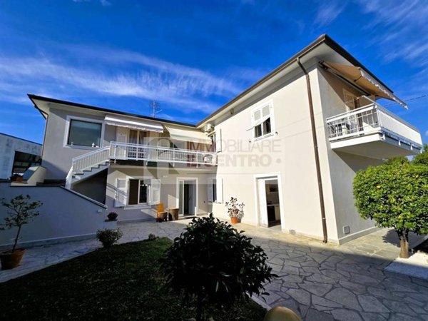 casa indipendente in vendita a Sarzana