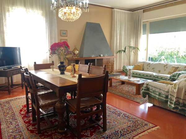 casa indipendente in vendita a Sarzana