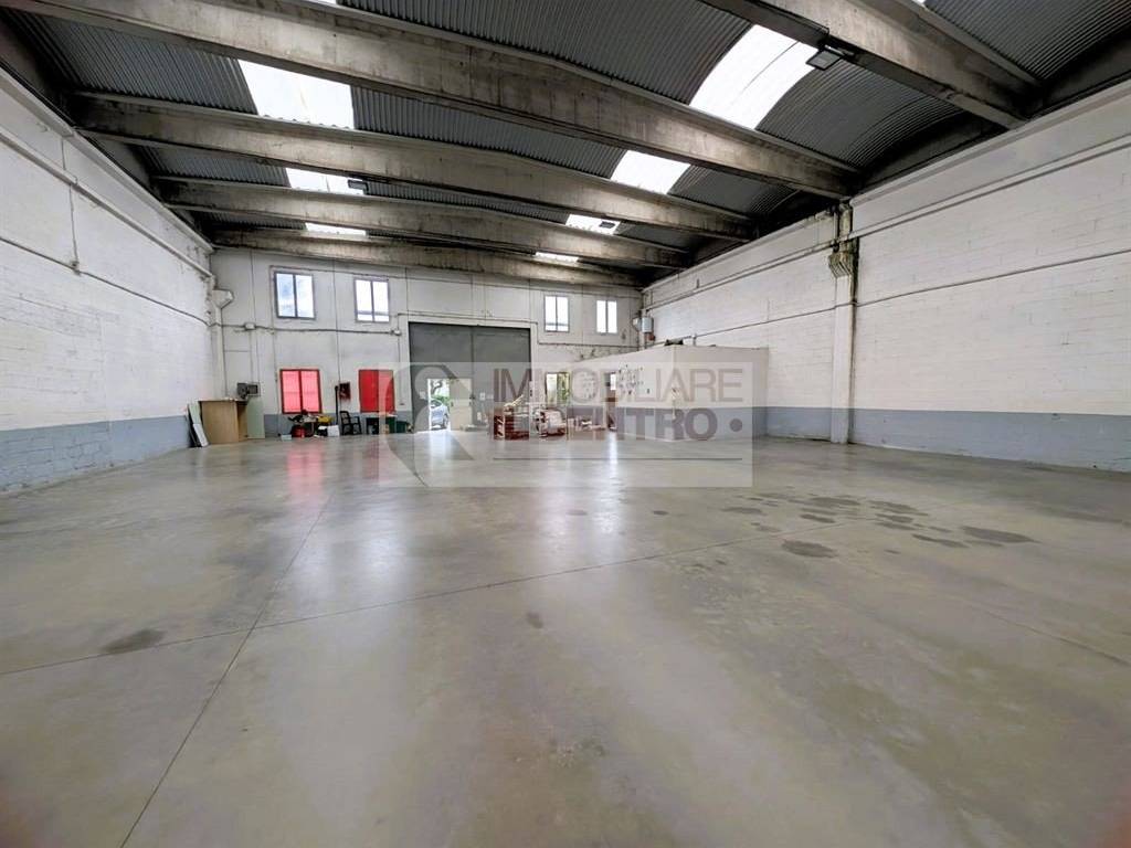 locale commerciale in vendita a Sarzana in zona San Lazzaro