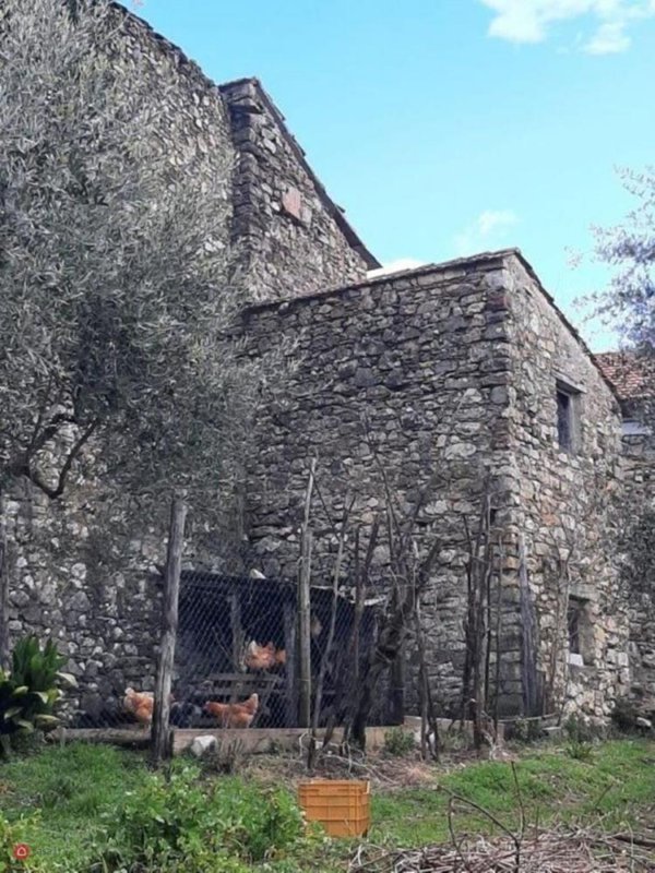 casa indipendente in vendita a Sesta Godano in zona Scogna