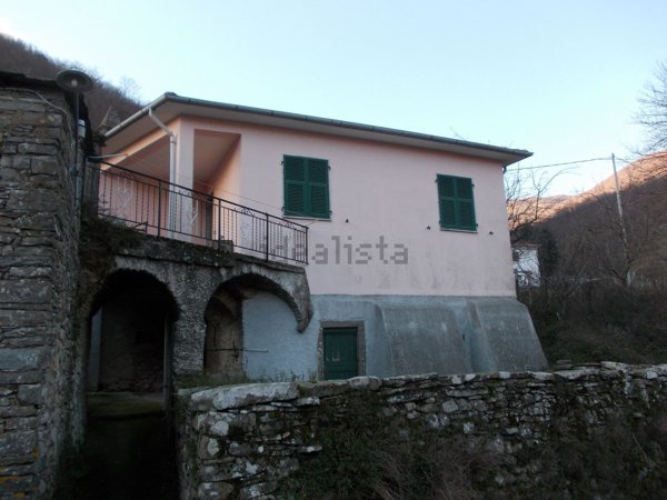 casa indipendente in vendita a Sesta Godano in zona Orneto