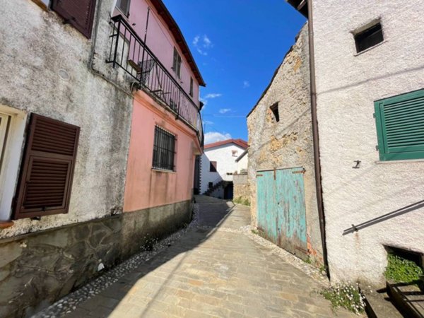 casa semindipendente in vendita a Sesta Godano in zona Bergassana