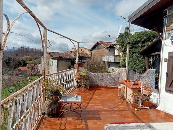 appartamento in vendita a Sesta Godano in zona Bergassana