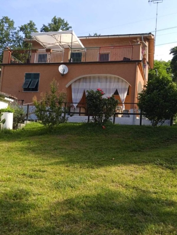 casa indipendente in vendita a Sesta Godano in zona Godano