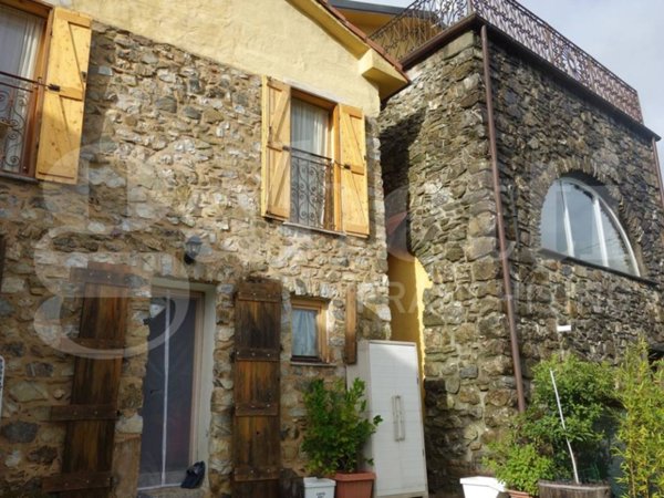 casa indipendente in vendita a Sesta Godano in zona Orneto