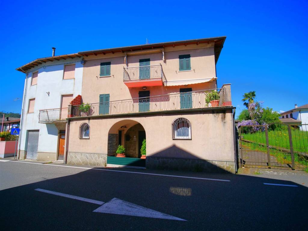 casa indipendente in vendita a Sesta Godano