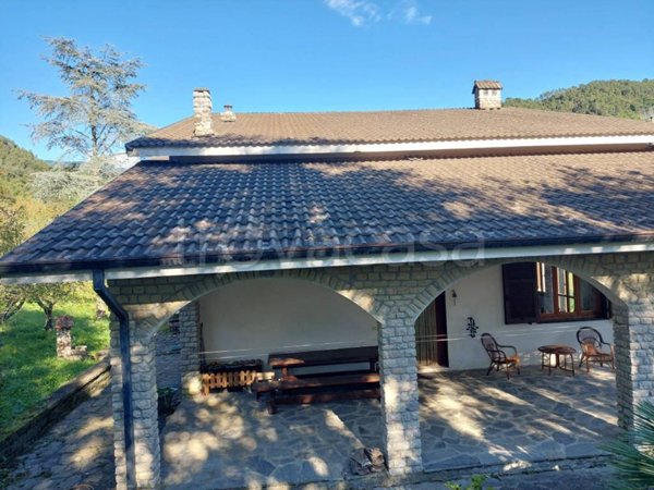 casa indipendente in vendita a Sesta Godano in zona Godano