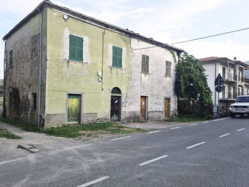 casa indipendente in vendita a Sesta Godano in zona Godano