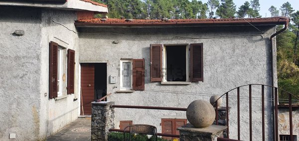 casa indipendente in vendita a Sesta Godano in zona Pignona