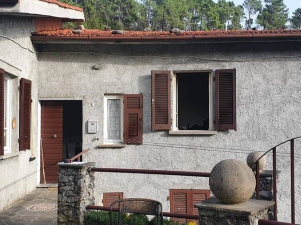 casa indipendente in vendita a Sesta Godano in zona Pignona