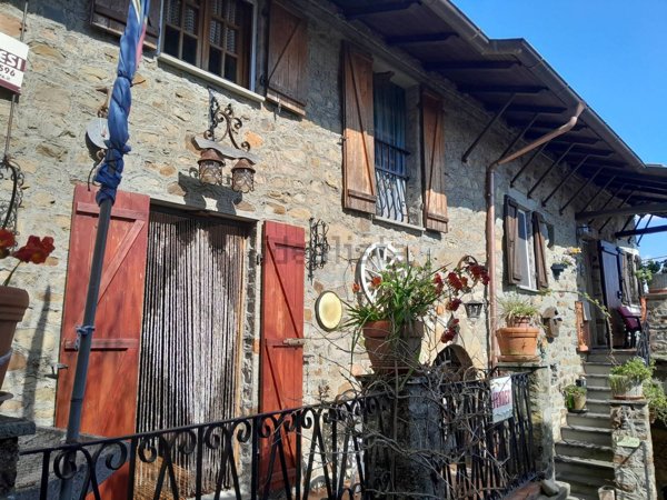 casa semindipendente in vendita a Sesta Godano in zona Bergassana