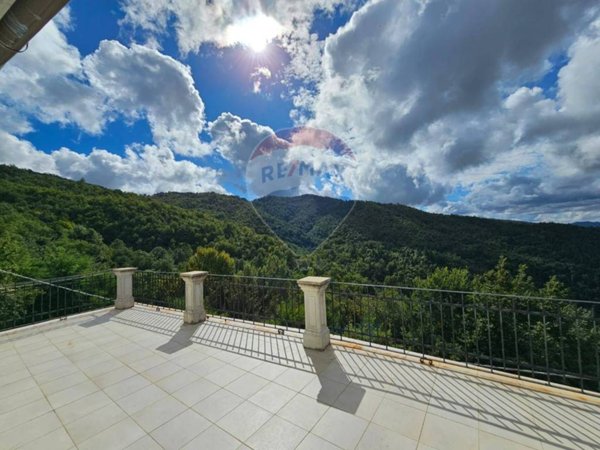 casa semindipendente in vendita a Sesta Godano in zona Antessio