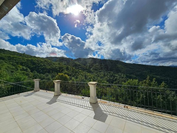 casa semindipendente in vendita a Sesta Godano in zona Antessio