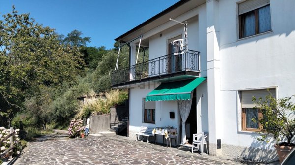 casa indipendente in vendita a Sesta Godano in zona Scogna