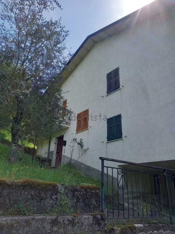 casa indipendente in vendita a Sesta Godano