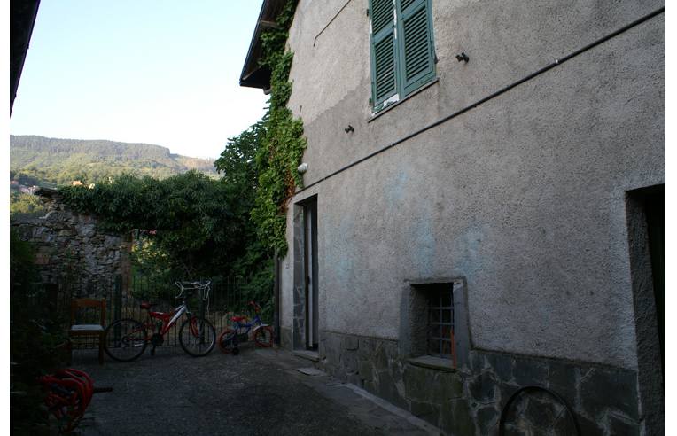 casa indipendente in vendita a Sesta Godano in zona Pignona