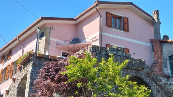casa indipendente in vendita a Sesta Godano in zona Santa Maria