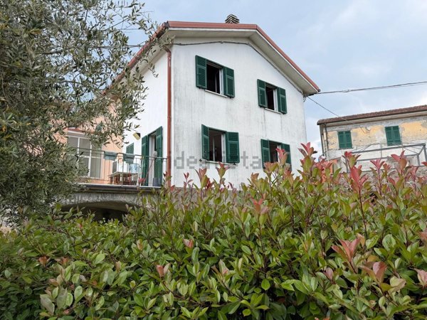 casa indipendente in vendita a Sesta Godano
