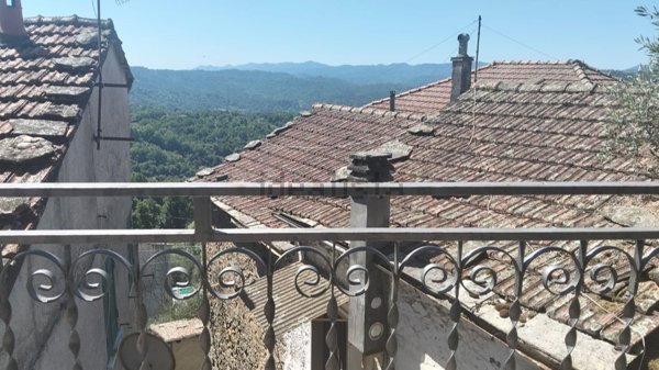 casa semindipendente in vendita a Sesta Godano in zona Groppo
