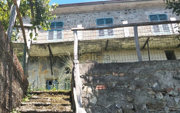 casa semindipendente in vendita a Sesta Godano in zona Pignona