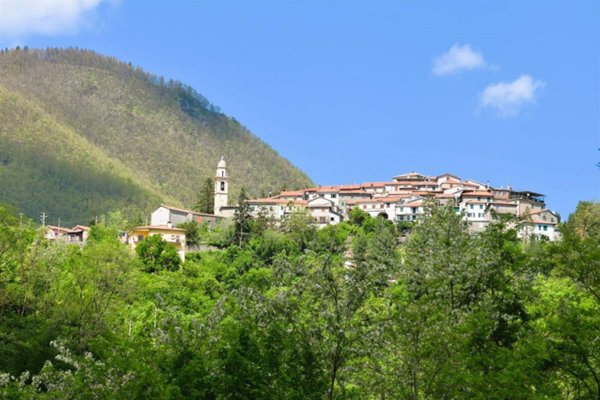 casa indipendente in vendita a Sesta Godano in zona Chiusola