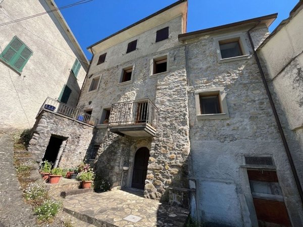 casa indipendente in vendita a Sesta Godano in zona Rio