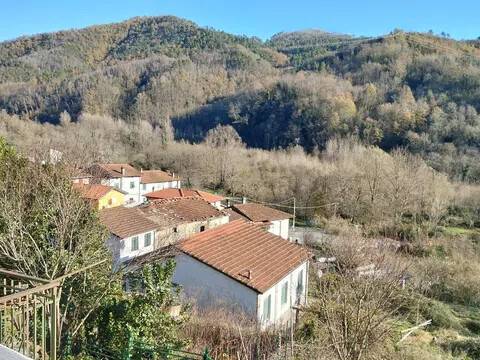 appartamento in vendita a Sesta Godano in zona Mangia