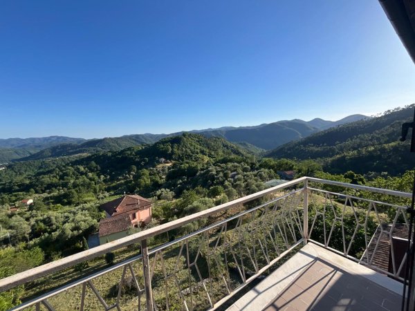 casa indipendente in vendita a Sesta Godano in zona Groppo