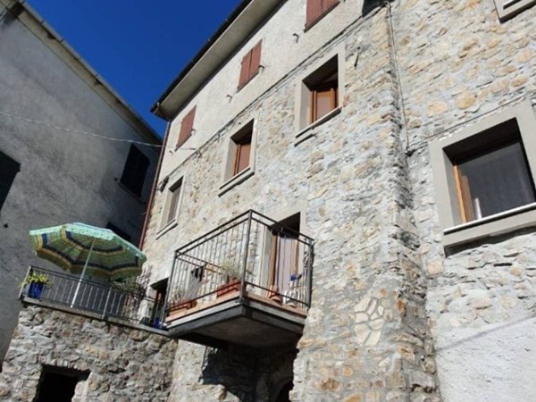 casa indipendente in vendita a Sesta Godano in zona Rio