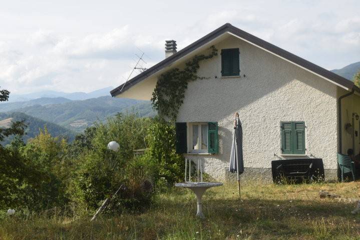 casa indipendente in vendita a Varese Ligure