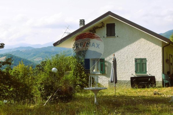 casa indipendente in vendita a Varese Ligure