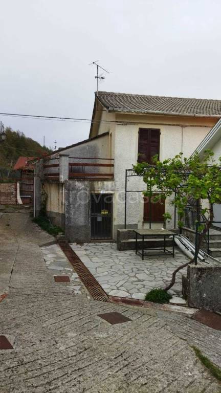 casa indipendente in vendita a Varese Ligure