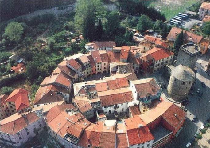 casa indipendente in vendita a Varese Ligure