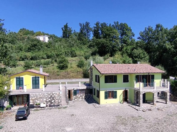 casa indipendente in vendita a Varese Ligure