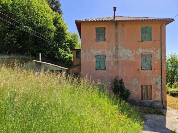 casa indipendente in vendita a Varese Ligure