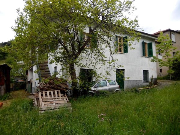 casa indipendente in vendita a Varese Ligure