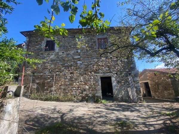 casa indipendente in vendita a Varese Ligure