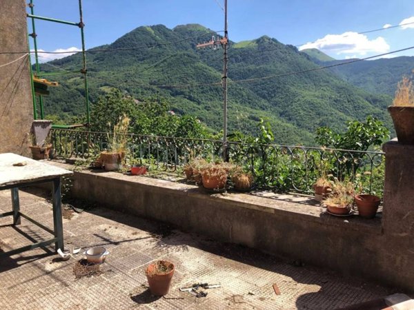 casa indipendente in vendita a Varese Ligure