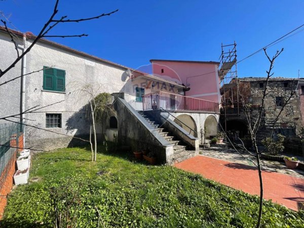 casa indipendente in vendita a Varese Ligure