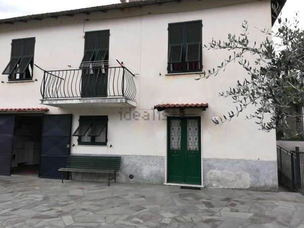casa indipendente in vendita a Varese Ligure