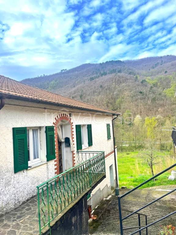 casa indipendente in vendita a Varese Ligure