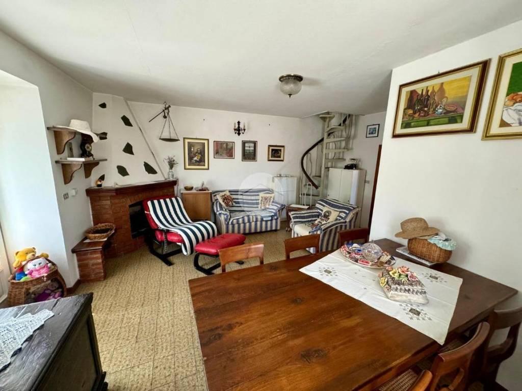 appartamento in vendita a Varese Ligure in zona Comuneglia