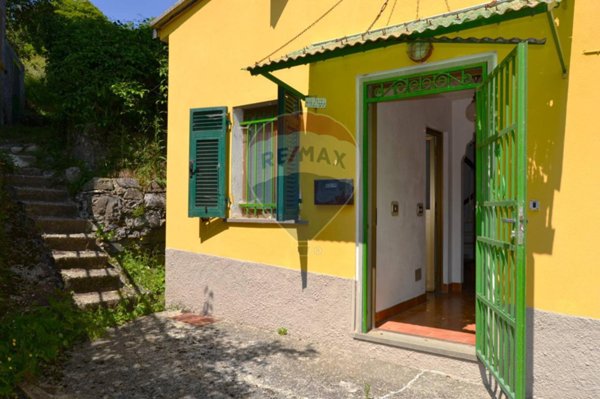 casa indipendente in vendita a Varese Ligure in zona Codivara