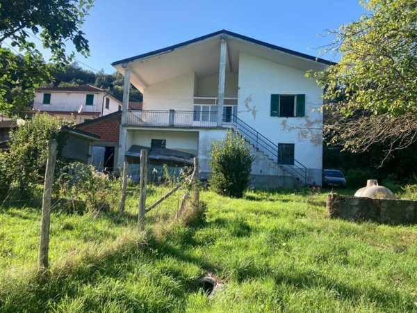 casa indipendente in vendita a Varese Ligure