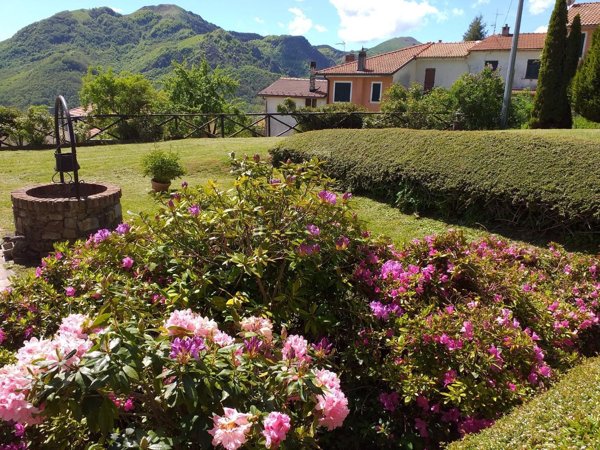 casa indipendente in vendita a Varese Ligure