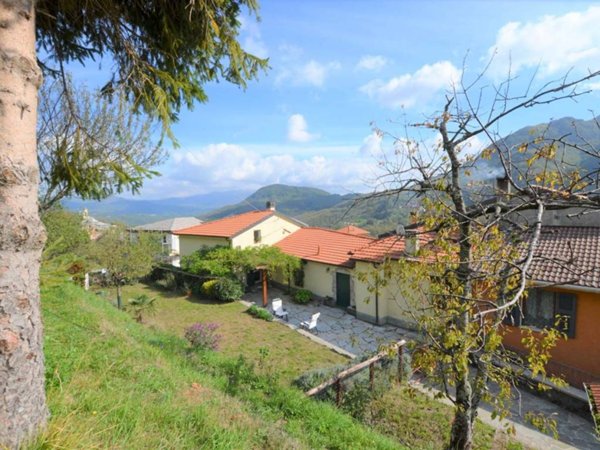 casa indipendente in vendita a Varese Ligure