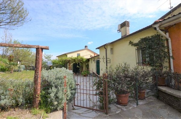 casa indipendente in vendita a Varese Ligure
