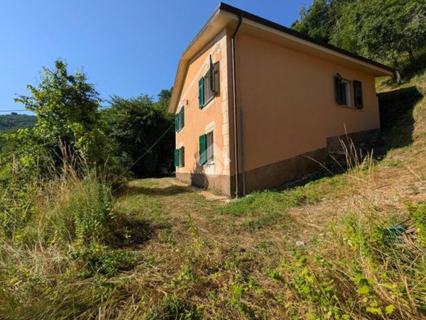 casa indipendente in vendita a Varese Ligure