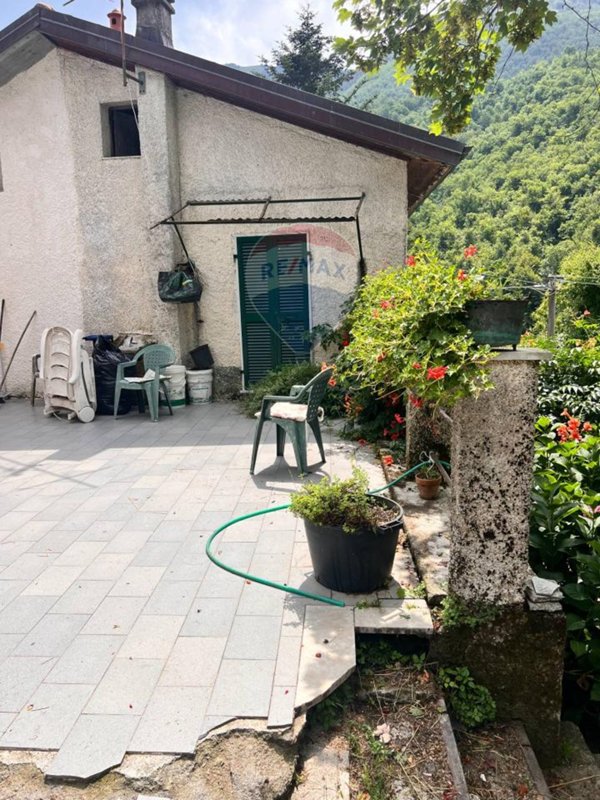 casa indipendente in vendita a Varese Ligure